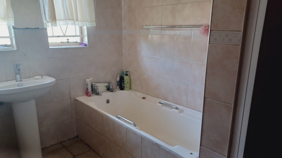 To Let 3 Bedroom Property for Rent in Wilgehof Free State